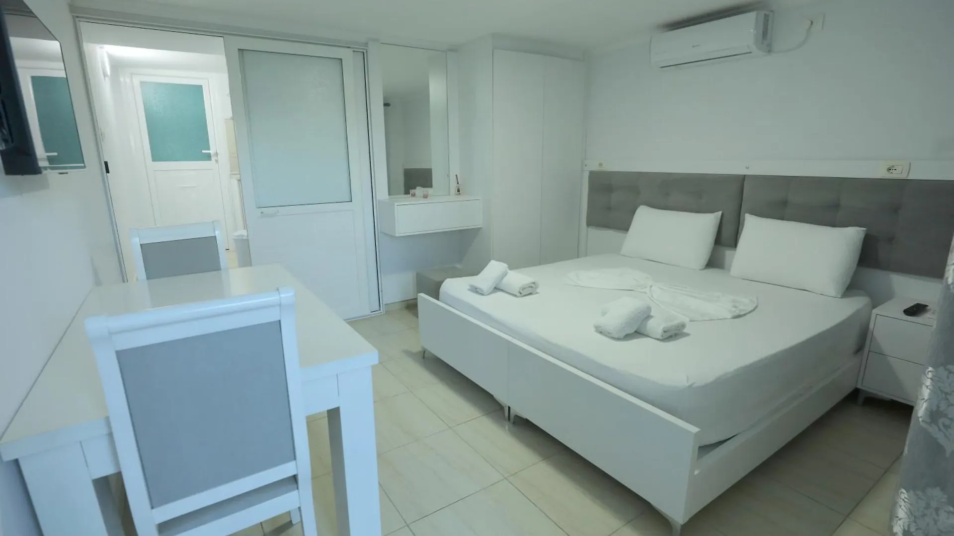 Villa Kevin'S Sarande 0*,